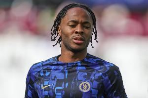 周薪32.5万镑没球踢！30岁斯特林身价跌至700万，6年前巅峰1.6亿