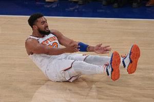 华子:今天我被唐斯隔扣了 他壮得离谱还比我高 这肯定需要人支援