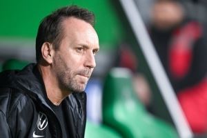 官方：沃尔夫斯堡体育总监辛德齐洛尔兹离任