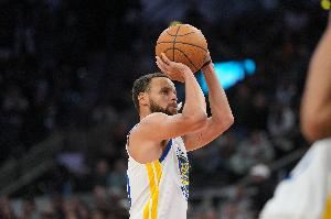 追梦:库里加入前没人穿安德玛 他做出了承诺并用忠诚坚持了13年