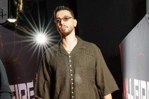 火箭众将红毯秀:申京度假风 杜兰特钟爱格子衫 谢泼德如邻家男孩