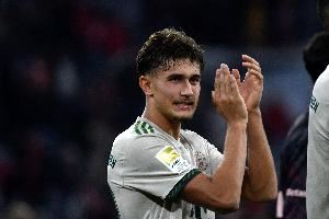 比朔夫:帽子戏法后我让队友在皮球上签名,这是从凯恩那里学到的